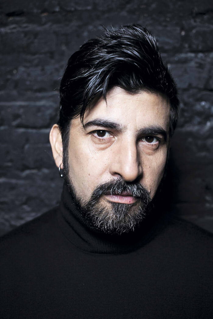 Roberto Farías as Rebolledo in No nos quieren ver