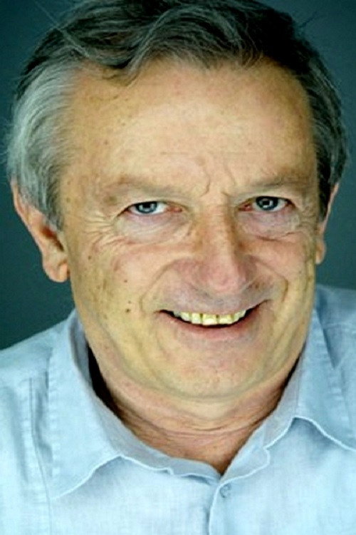 Zafer Diper as Dündar in Huzurum Kalmadı