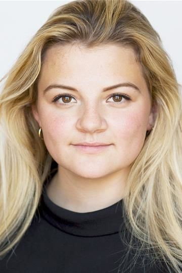 Charlotte O'Leary as Carys in SENIOR CONSULTANT!