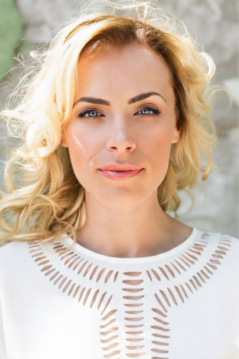 Mirka Partlová as Maria 'Angie' Mazikova in Panelák