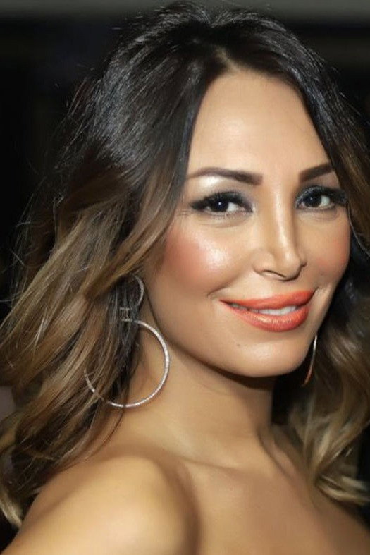 Seham Galal as نور الصحفية in El Nems
