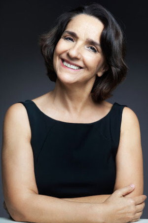 Ângela Pinto as Cândida Carrapito Leal in Milionários à Força