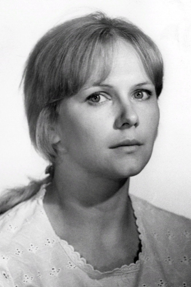 Ирина Короткова as Svetlana in When the Earth Trembles