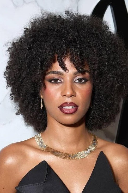 Nira Osahia as Zoe Moral in Olympo