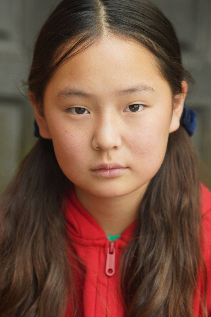 Gloria Ishikawa as Amaya in Robin and the Hoods