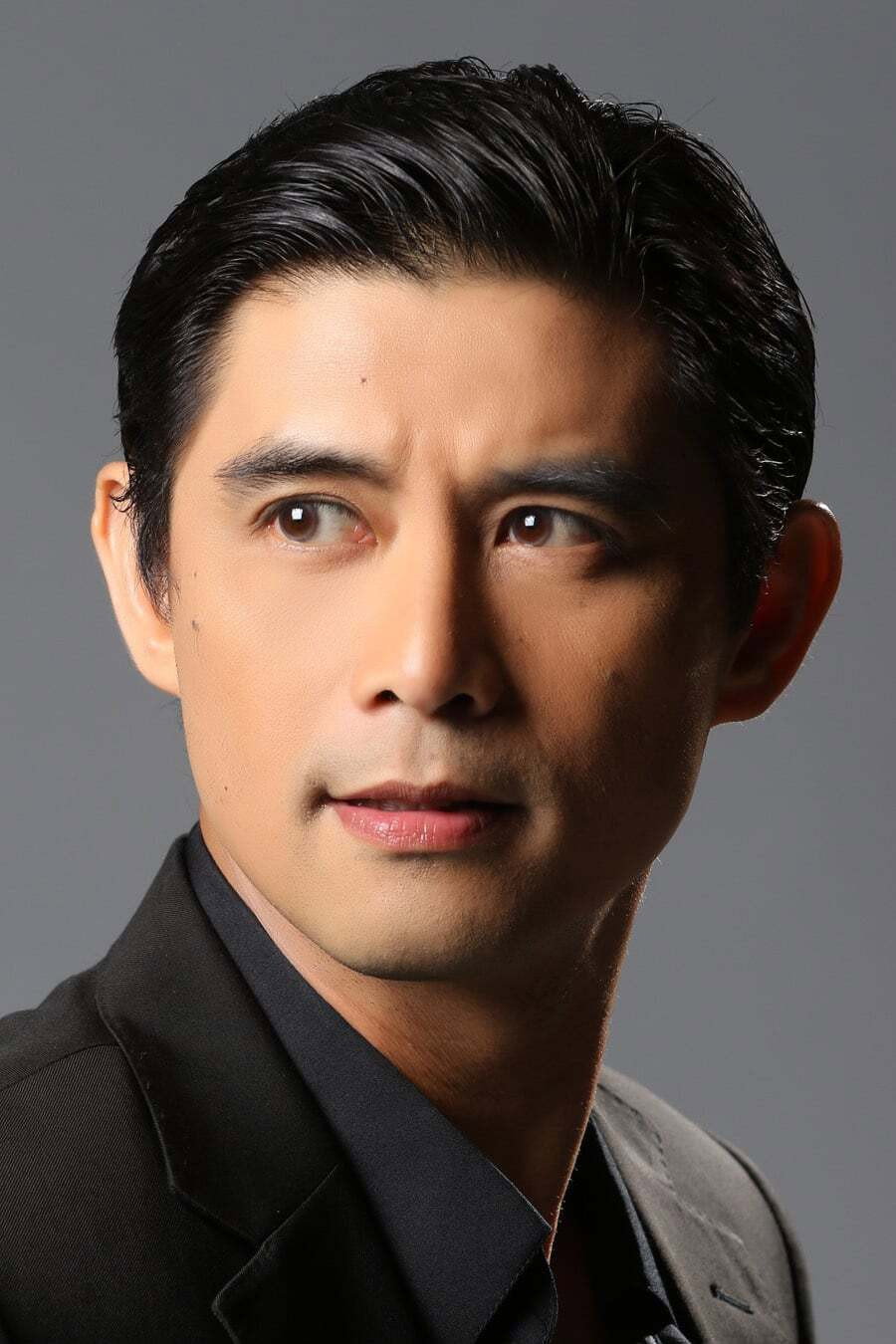 Richard Quan as Private Investigator in Bugbog Sarado