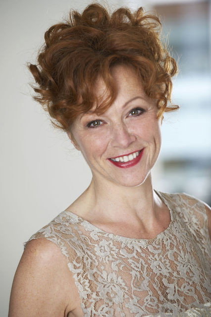 Heike Trinker as Astrid Dorn-Esch in Meine Mutter und die Gerüchteküche