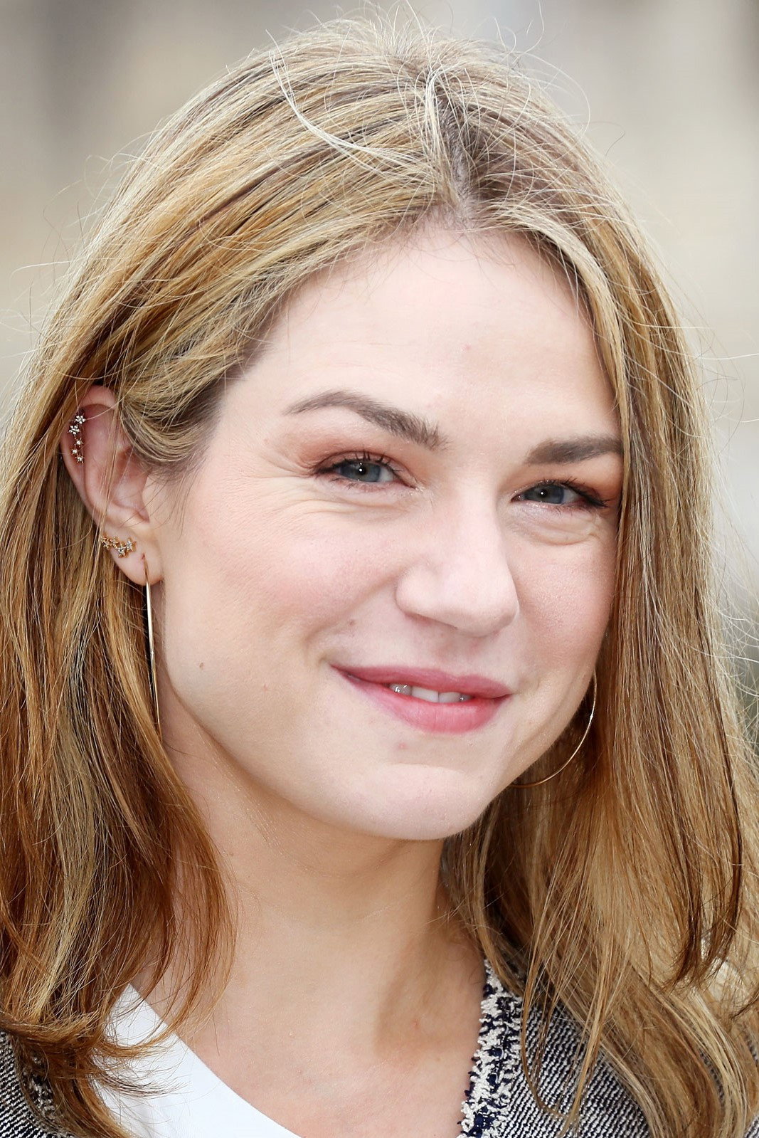 Émilie Dequenne as Marianne de Morangias in Le Pacte des loups