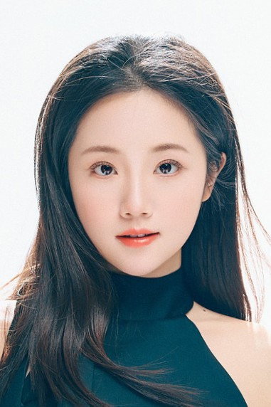 楊志雯 as Na Sheng in Mirror: A Tale of Twin Cities