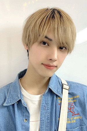 Nakahara Hiroki as Wirth Mádl in Mashle The Stage