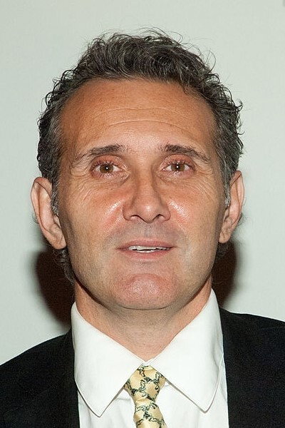 Patrick Gimenez as Captain Hénoque in Piégé