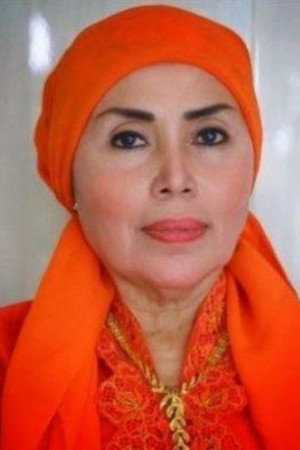Tonah as Ibunda Allan in Generasi Kocak: 90-an vs Komika