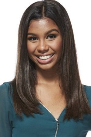 Aliyah Moulden as Julia in It Counts