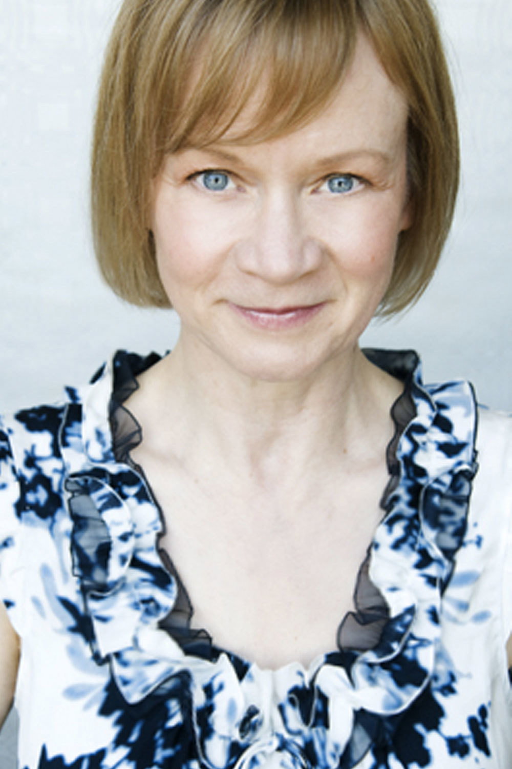 Sandy Oian-Thomas as Gwen in The Nanny