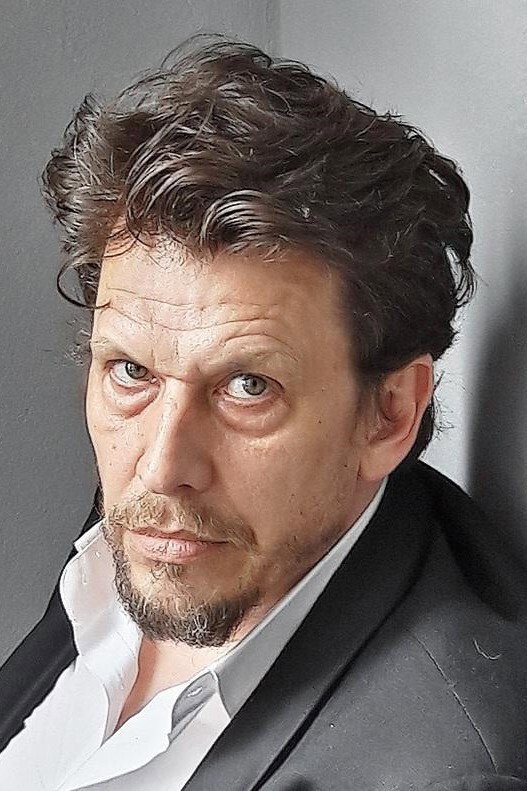 Philippe Résimont as Max Desailly in La Vallée fracturée