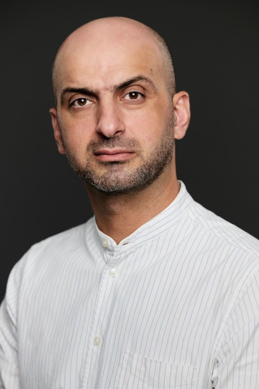 Sadettin Kirmiziyuz as Selim in BuZa
