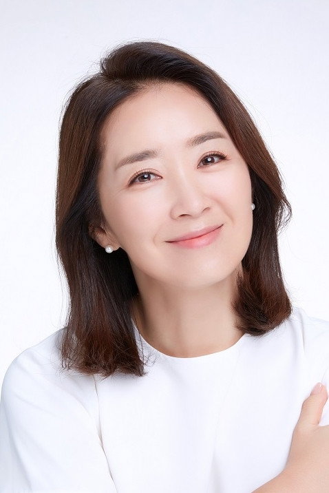 윤유선 as Kwon O-Sook in Robber