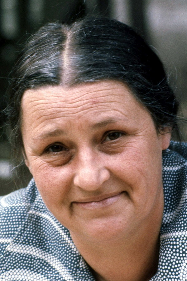 Irena Hrehorowicz as matka Leszka in Far from the highway