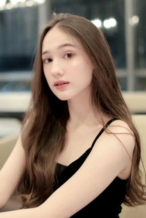 Laura Moane as Lesty in DJS The Movie: Biarkan Aku Menari