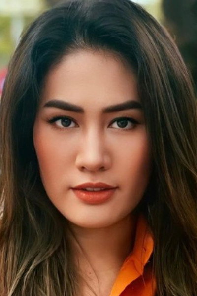 Minh Cúc as Bình in How Beautiful Life is Still