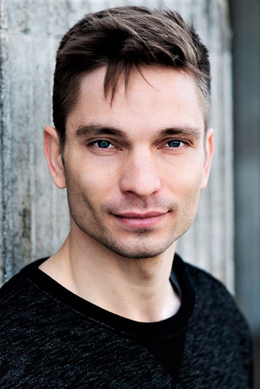 Lukas Steltner as Edin in Burnout