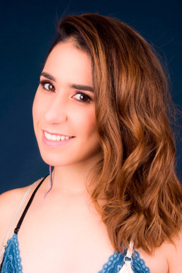 Patricia Barreto as Andrea in Isla bonita