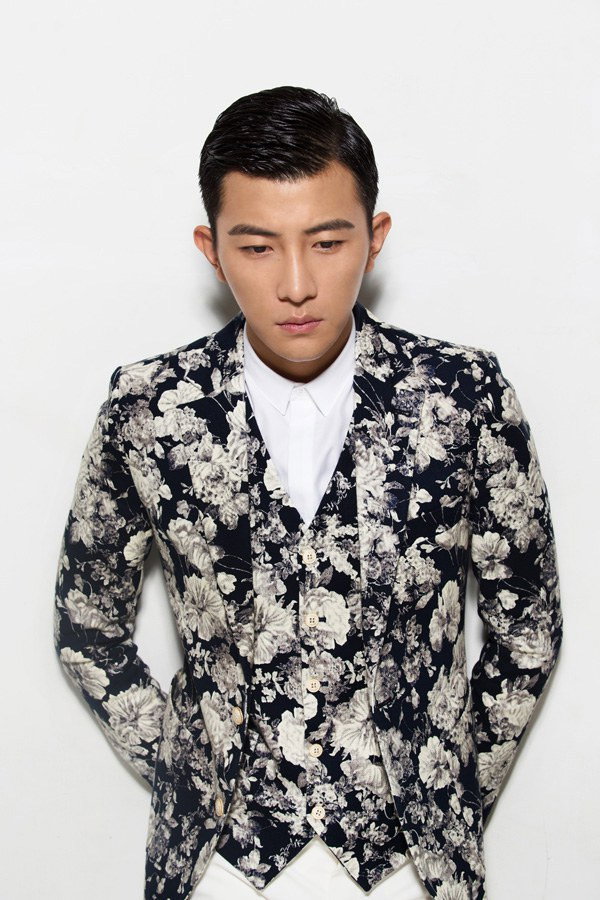 Da Zuo as Mo Mo in Torn Between Two Lovers