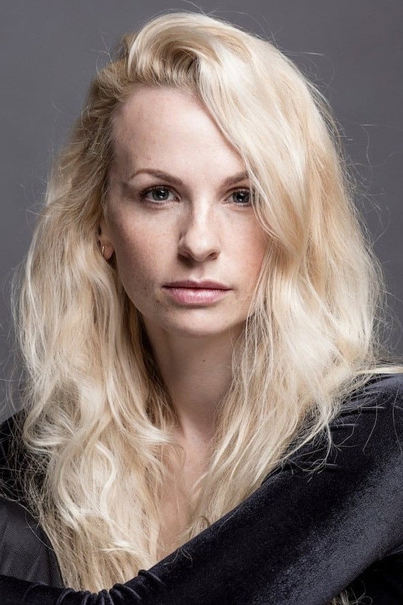 Elina Pähklimägi as Liisi in Farts of Fury