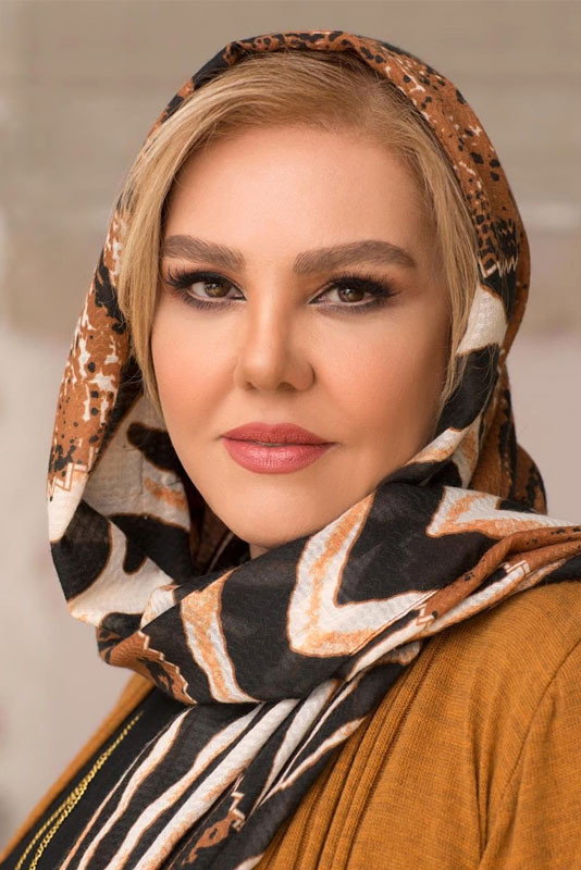 افسانه چهره‌آزاد as Katayoun Ketabchi in Hodhod Bookstore