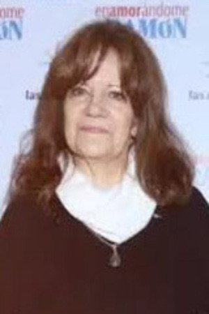 María Alicia Delgado as Alz in Derbez en cuando