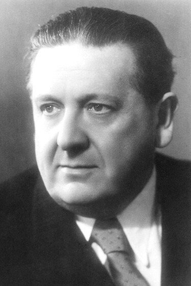 Theodor Pištěk as vrátný v Imperialu in Three Men in the Snow