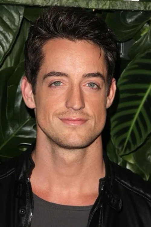 Justin Price as Zero in I Heart Robots