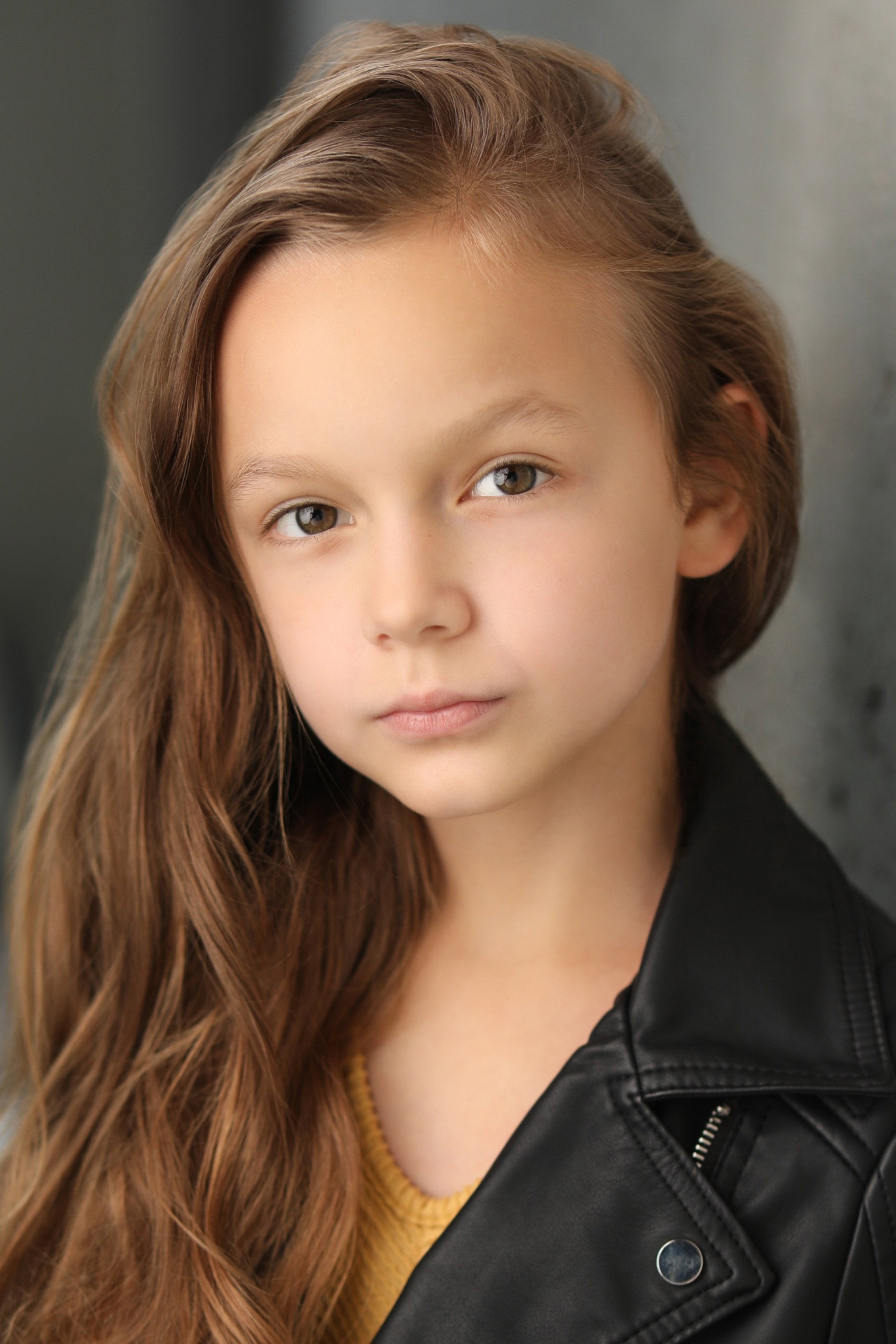 Mila Morgan as Violet in Colours