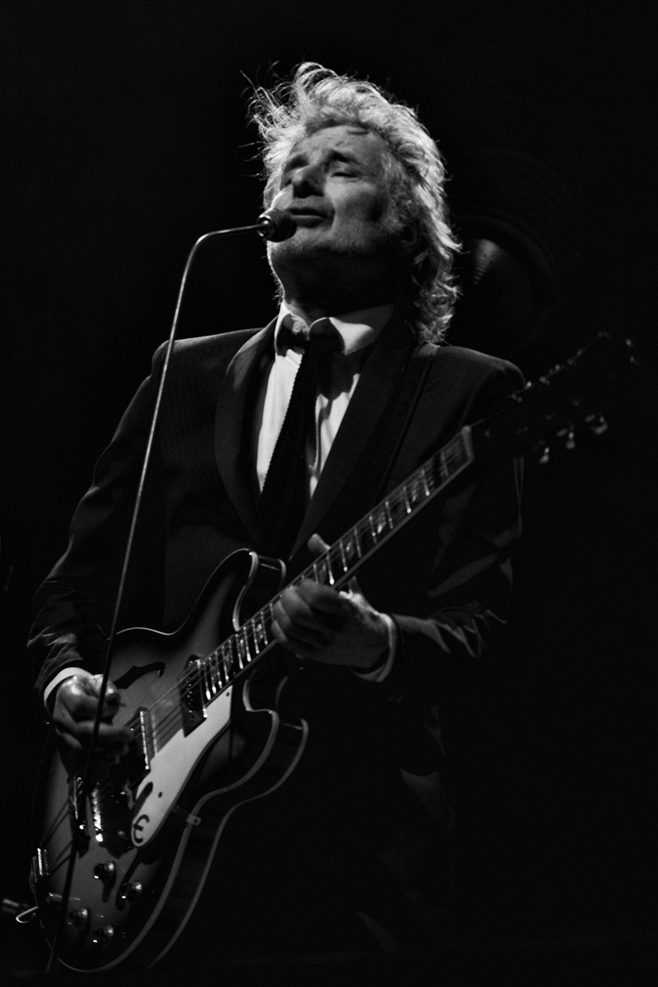 Jan van der Meij as Guitar in The Analogues Perform The Beatles' Magical Mystery Tour