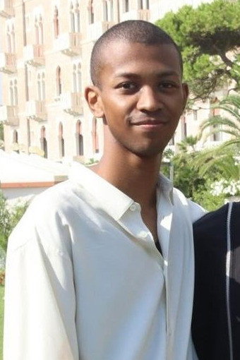 Arazi as Tomu in Happyend
