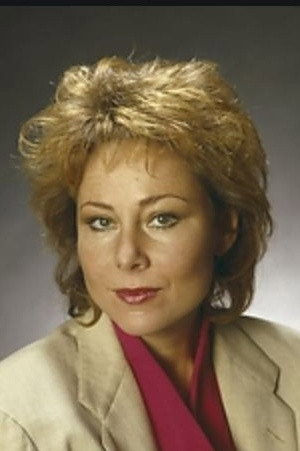 Carolien van den Berg as Louise Vreeman in Het imperium