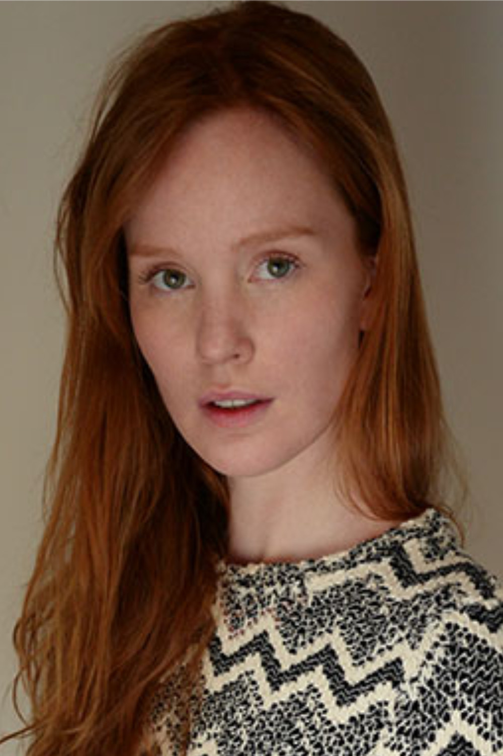 Elizabeth Kinnear as April in Love Me Love Me