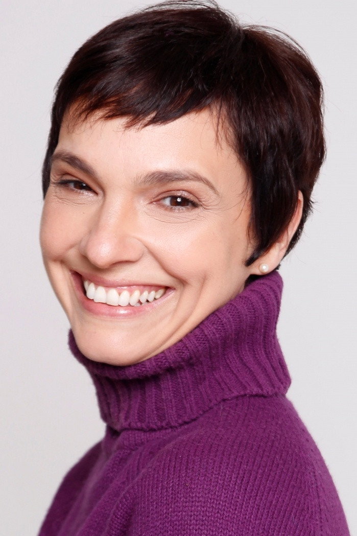 Cynthia Falabella as Manuela in (fdp)