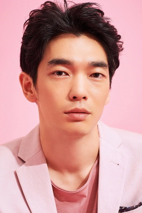 백수장 as Choi Young-hwan in Anarchist from Colony
