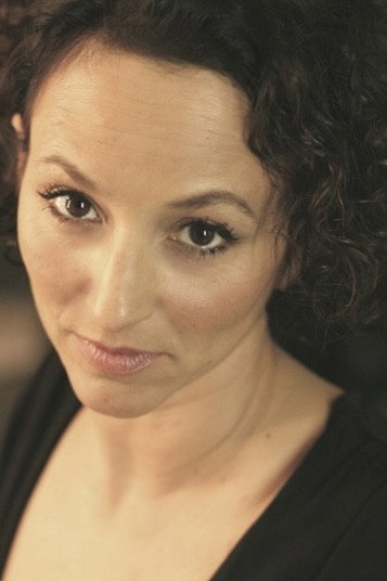 Sharon Brauner as Sara in Morfars resa