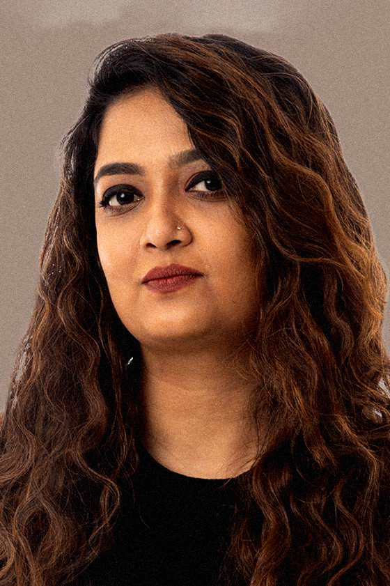 Soundarya Bala Nandakumar as Akshaya Ramanujam in Yennanga Sir Unga Sattam
