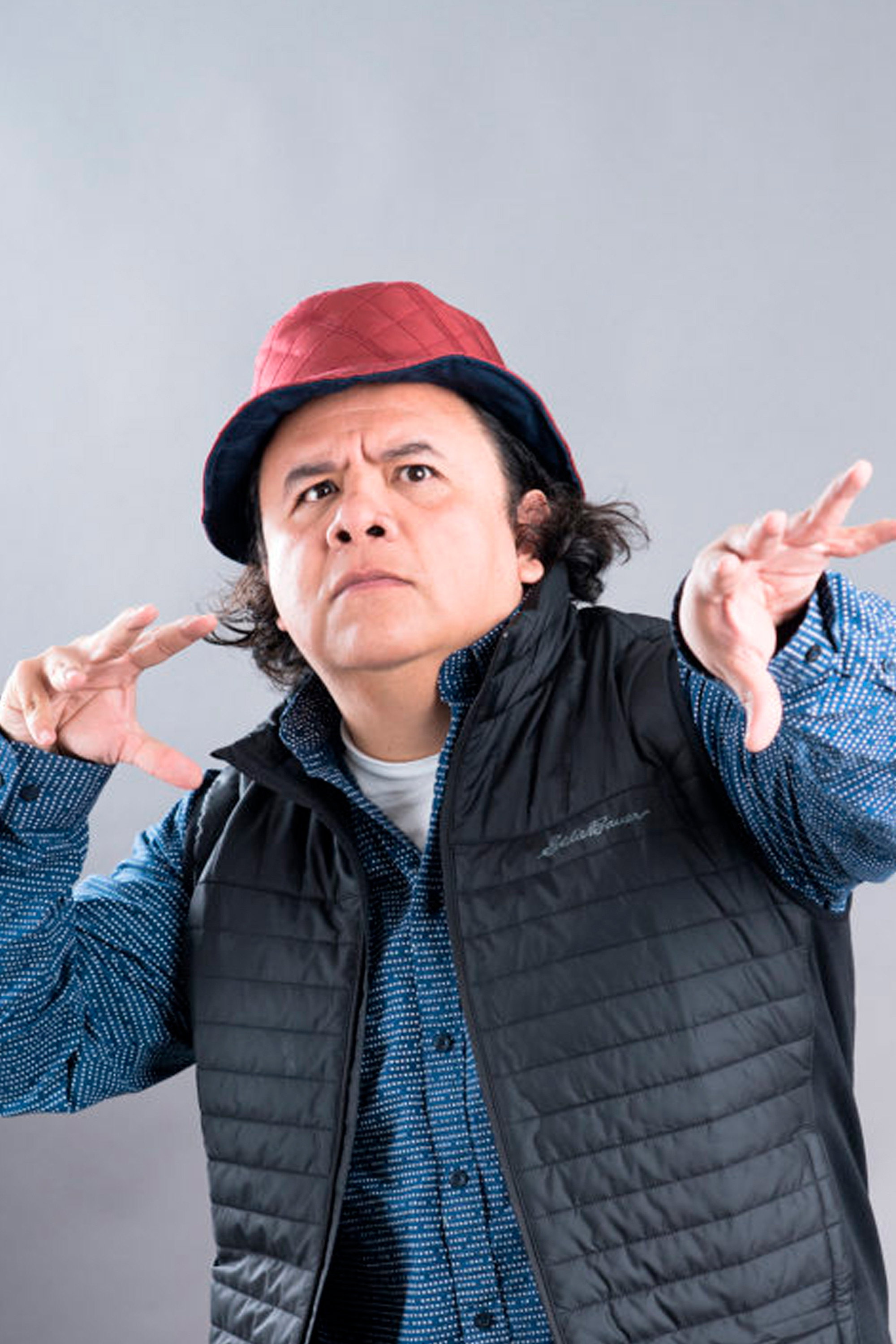 Roberto Andrade as Mariano in Ok, It's Fine