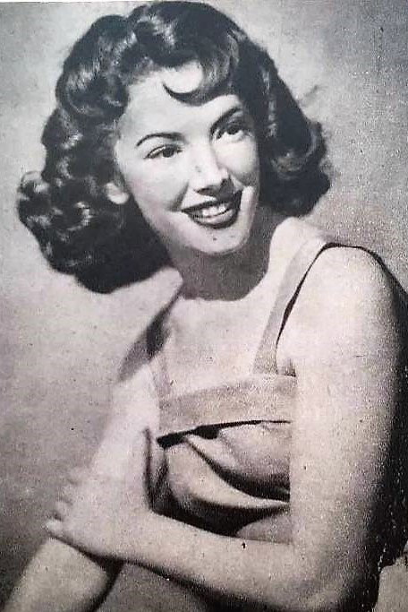 Carolina Jiménez as María Lofón in Los agentes del 5º grupo