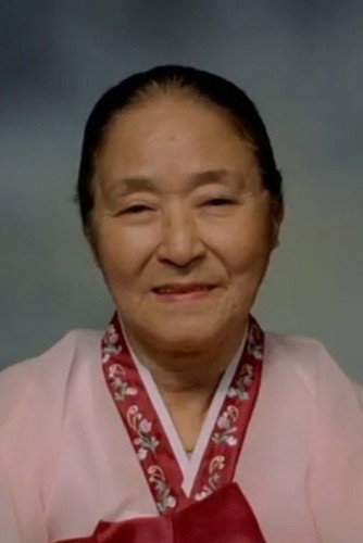 김애라 as Grandmother in Christmas in August
