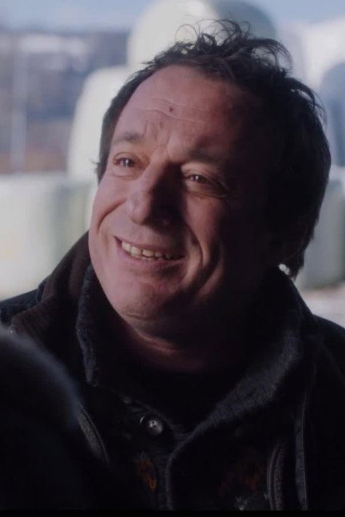 François Florey as Gus in Roll the Drum!