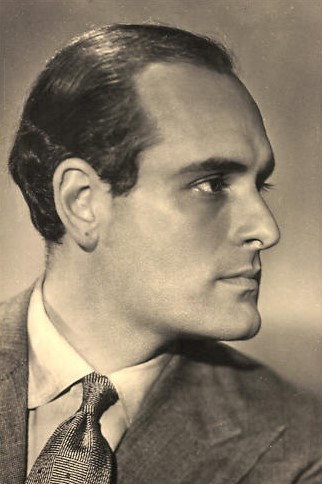 Friedrich Benfer as Giulio Roero in Mamma