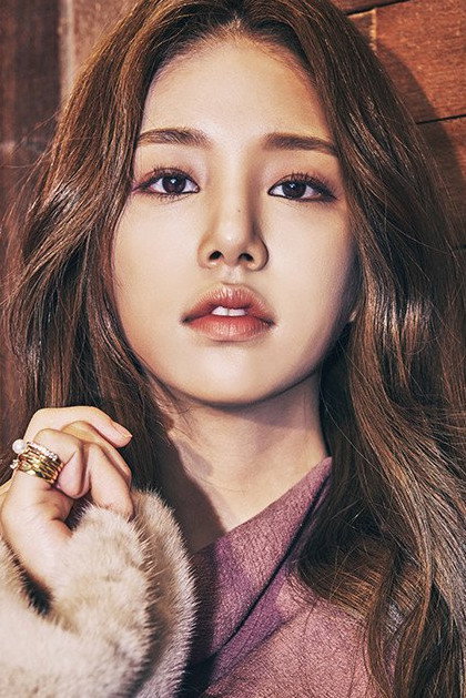안솔빈 as Jung Eun-Byu in Backstreet Rookie