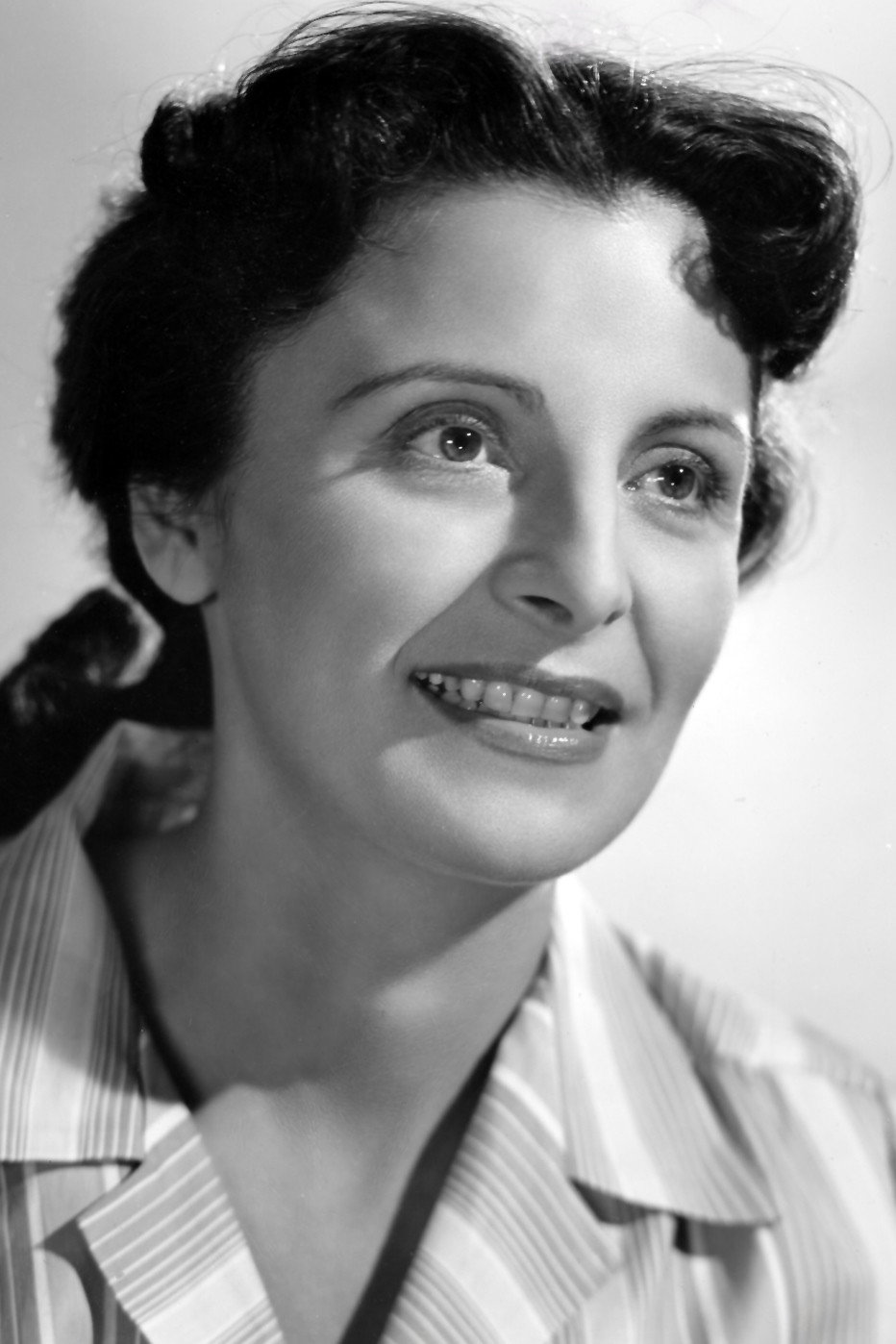Angela Clarke as Harry's Mother in Houdini