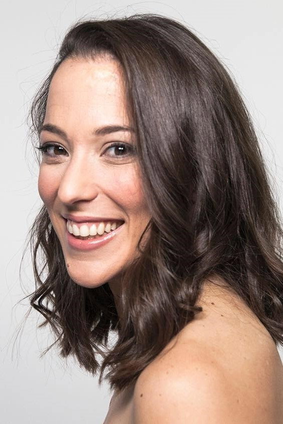 Lúa Testa as Camila in Beatriz