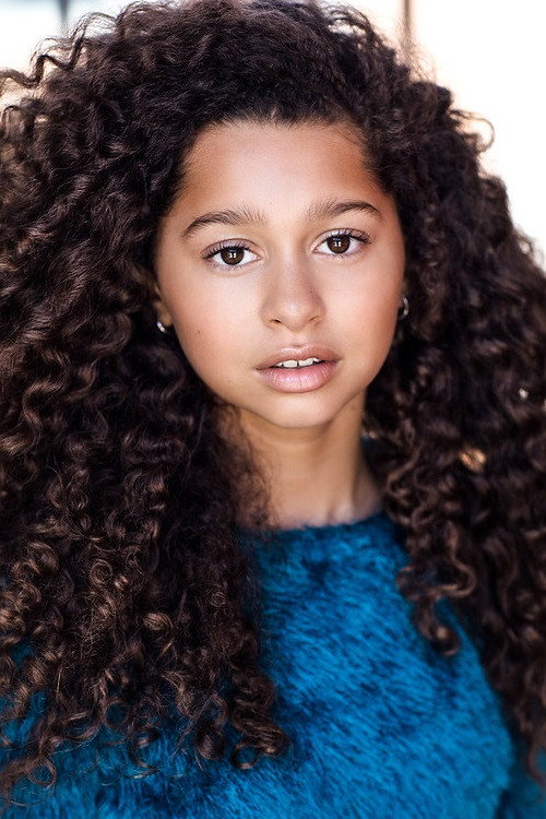 Mia Ella Clyburn as Carly in New Year, New You